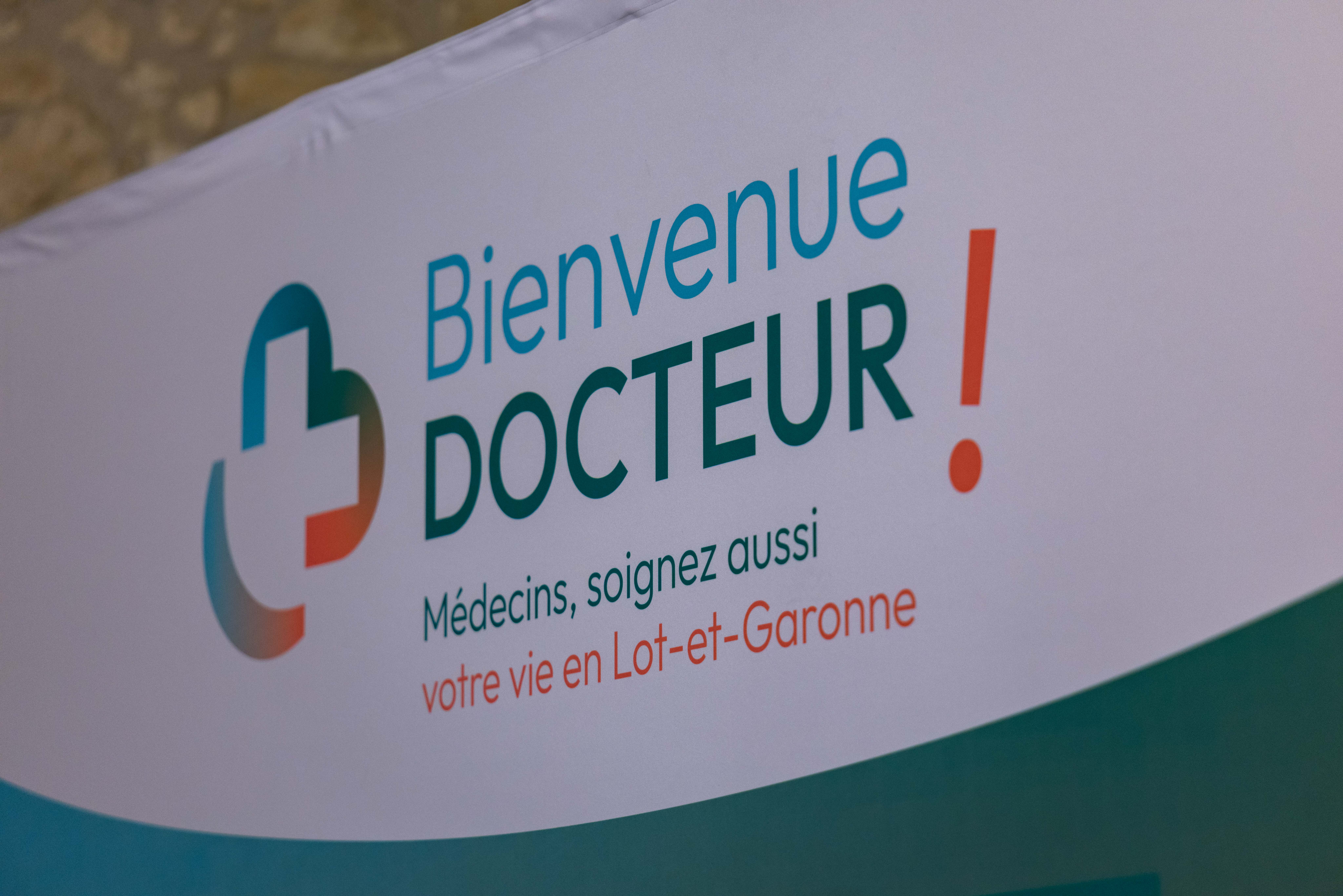Logo Bienvenue Docteur sur un kakemono